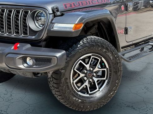 Used 2025 Jeep Gladiator Rubicon w/ Convenience Group AWD/4WD image 3