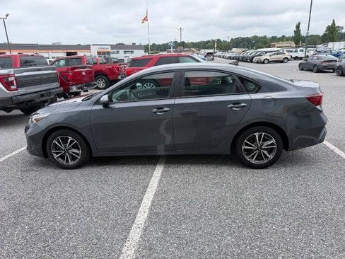 Used 2023 Kia Forte LXS w/ LXS Technology Package FWD image 5