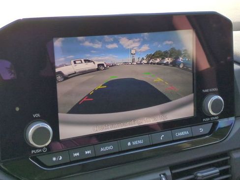 Used 2025 Nissan Pathfinder S image 17