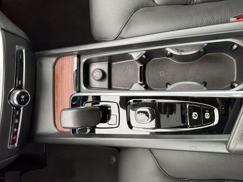 Certified 2025 Volvo V60 B5 Cross Country Plus AWD/4WD image 9