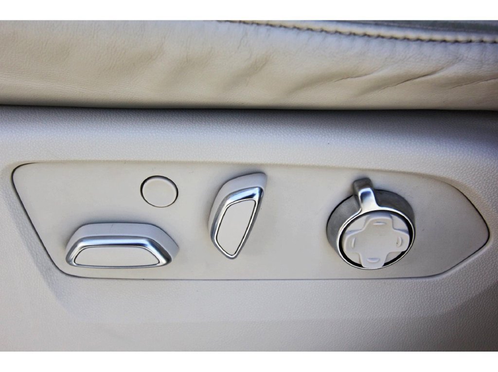 Used 2021 Cadillac Escalade Premium Luxury Platinum w/ Heavy-Duty Trailer Package AWD/4WD image 29