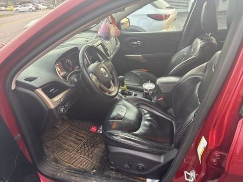 Used 2017 Jeep Cherokee Limited image 9