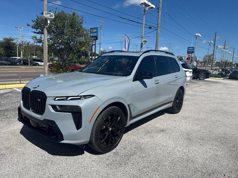 Used 2025 BMW X7 M60i AWD/4WD image 4