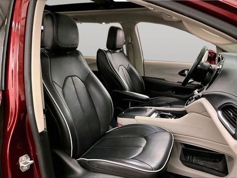 Used 2021 Chrysler Pacifica Limited FWD image 7