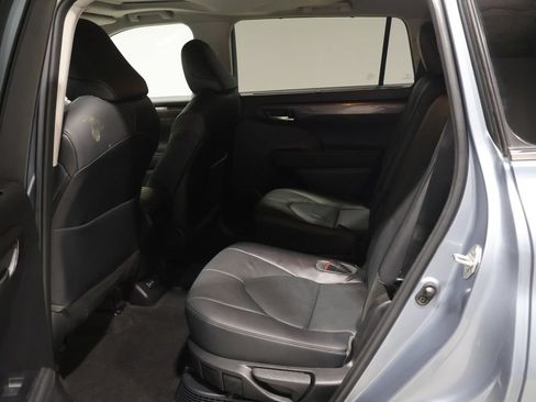 Used 2023 Toyota Highlander Limited AWD/4WD image 19