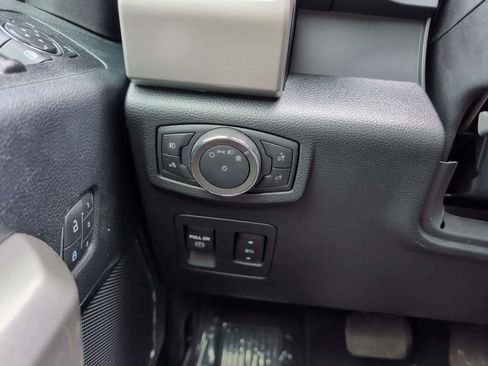 Used 2019 Ford F150 Lariat w/ Trailer Tow Package RWD image 24