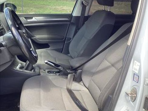 Used 2018 Volkswagen Golf S image 19