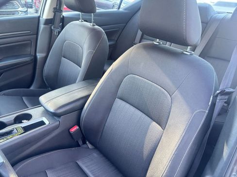 Used 2025 Nissan Altima 2.5 SV FWD image 36
