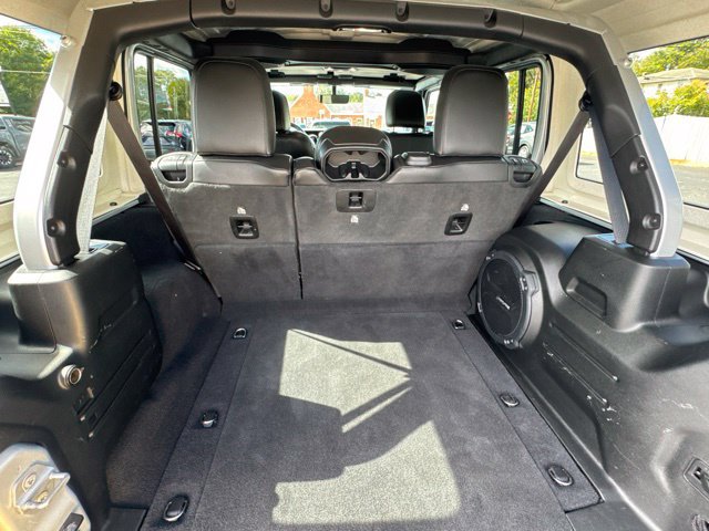 Used 2022 Jeep Wrangler Unlimited Sahara w/ Cold Weather Group AWD/4WD image 28