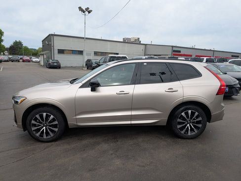 Used 2023 Volvo XC60 B5 Plus AWD/4WD image 3