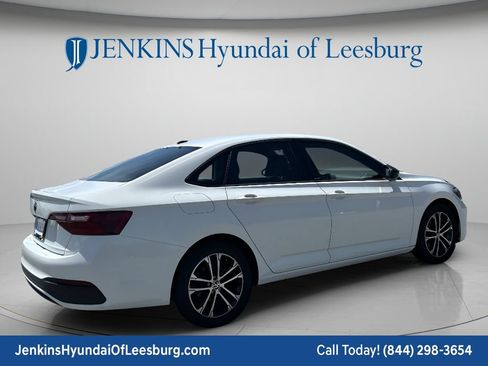 Used 2024 Volkswagen Jetta Sport FWD image 5