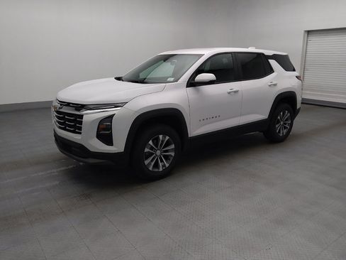 Used 2025 Chevrolet Equinox LT FWD image 2