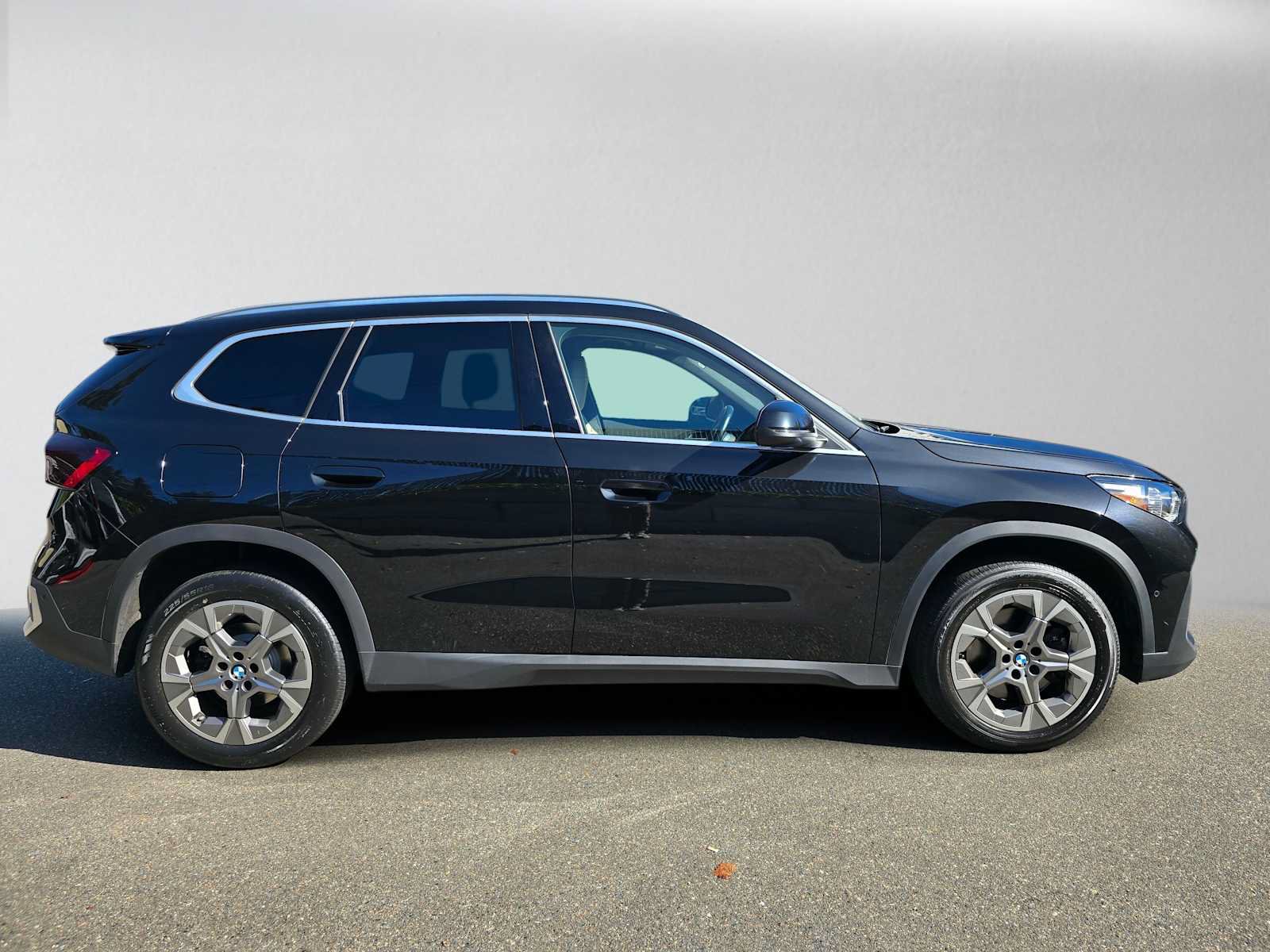 Used 2023 BMW X1 xDrive28i AWD/4WD image 2