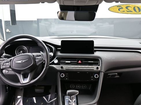 Used 2025 Genesis G70 2.5T image 9