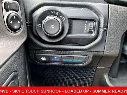 Used 2024 Jeep Wrangler Unlimited Sahara w/ Technology Group image 15