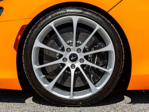 Used 2024 McLaren Artura RWD image 41