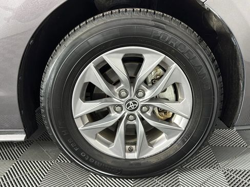 Used 2021 Toyota Sienna XLE image 48