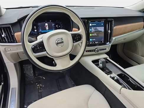 Used 2022 Volvo S90 B6 Momentum w/ Advanced Package image 19