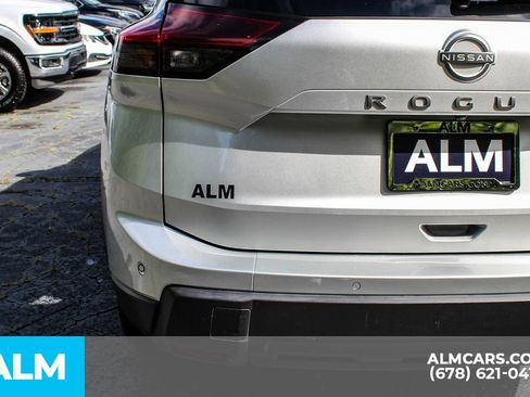 Used 2024 Nissan Rogue S FWD image 12