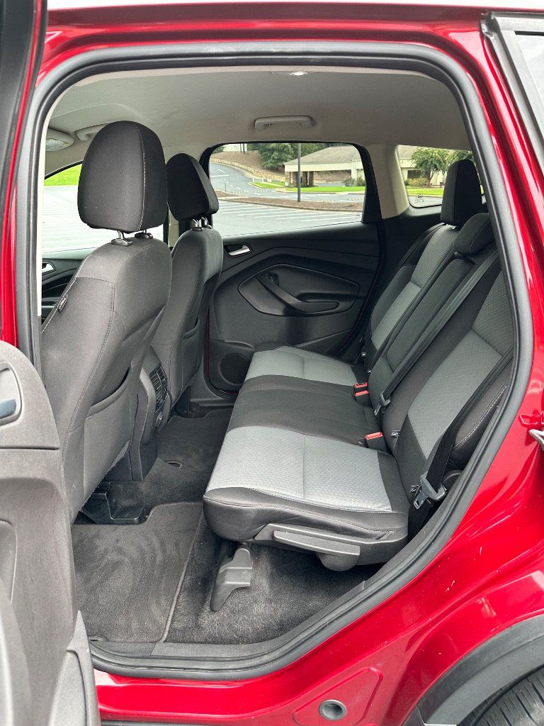 Used 2017 Ford Escape SE FWD image 17