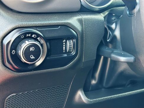 Used 2023 Jeep Gladiator Willys image 10