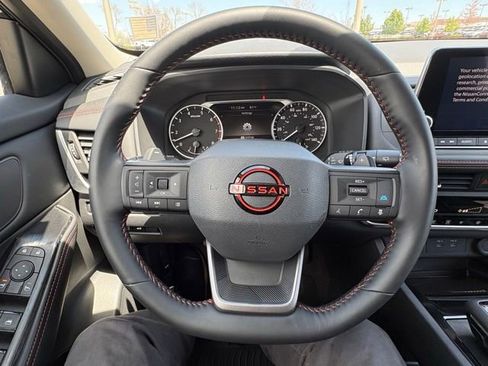 Used 2025 Nissan Rogue SV AWD/4WD image 12