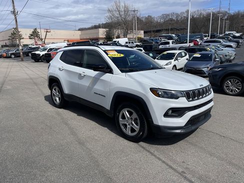 Certified 2024 Jeep Compass Latitude AWD/4WD image 6