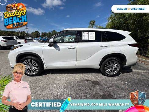 Used 2023 Toyota Highlander Platinum FWD image 4