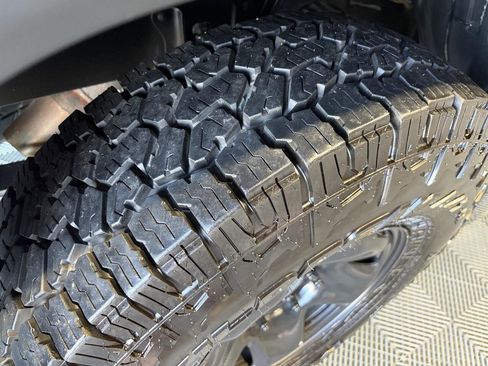 Used 2018 Toyota Tacoma TRD Off-Road w/ Technology Package image 16