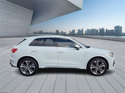 Certified 2021 Audi Q3 2.0T Premium Plus w/ Premium Plus Package image 7