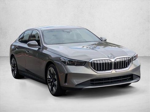 Used 2026 BMW i5 eDrive40 AWD/4WD image 6
