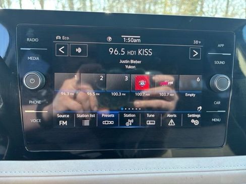 Certified 2025 Volkswagen Taos SE w/ Panoramic Sunroof Package image 21