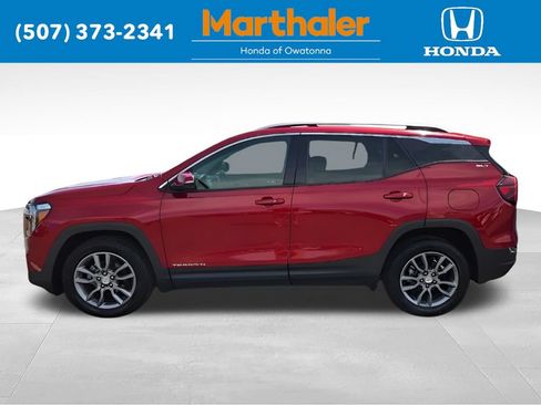 Used 2022 GMC Terrain SLT AWD/4WD image 2
