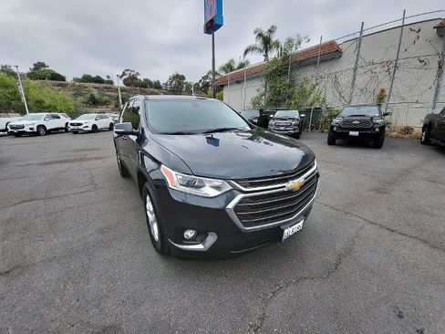 Used 2021 Chevrolet Traverse LT FWD image 2