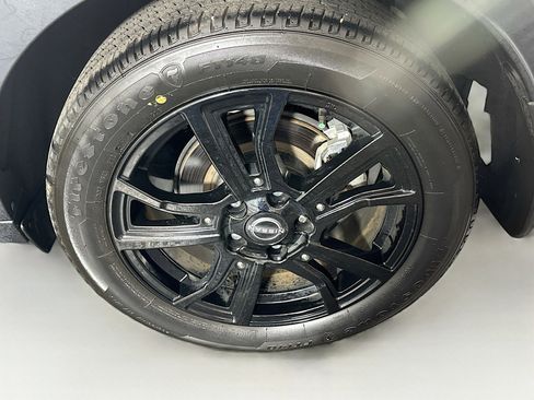 Used 2023 Nissan Kicks SR image 11