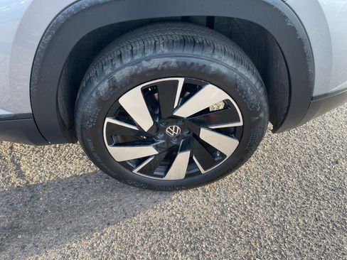 Used 2025 Volkswagen Atlas Cross Sport SE image 32