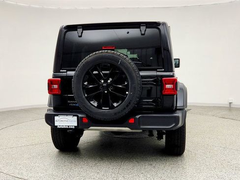 Used 2025 Jeep Wrangler Unlimited Sahara image 6