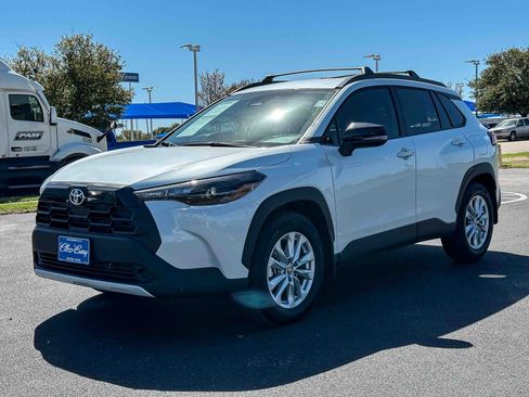 Used 2026 Toyota Corolla Cross LE image 10