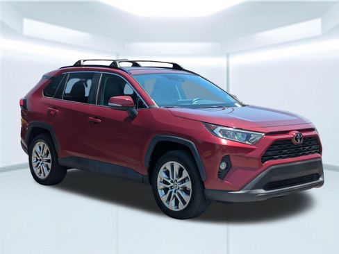 Used 2021 Toyota RAV4 XLE Premium FWD image 7