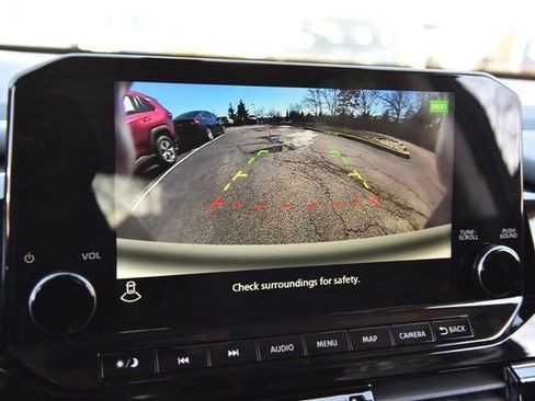 Certified 2025 Nissan Pathfinder SL w/ SL Premium Package AWD/4WD image 15