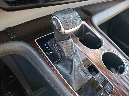 Used 2022 Toyota Sienna XLE image 18