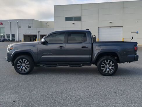 Used 2022 Toyota Tacoma Limited image 16