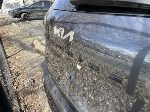 Used 2022 Kia Telluride SX w/ SX Prestige Package image 9