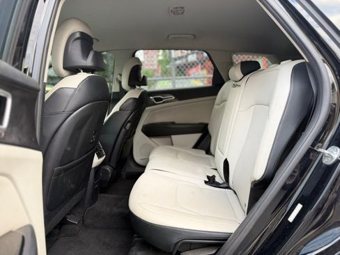 Used 2023 Kia Sportage EX AWD/4WD image 11
