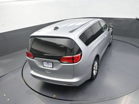 Used 2022 Chrysler Voyager LX FWD image 19