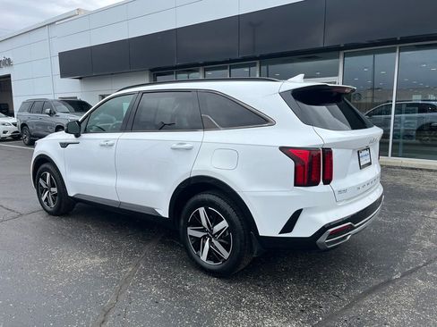 Used 2022 Kia Sorento S FWD image 2