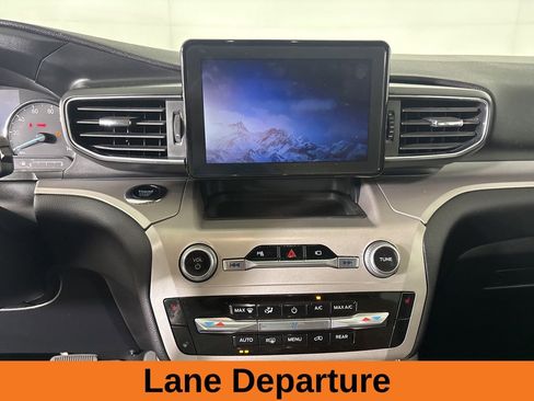 Used 2023 Ford Explorer XLT w/ Equipment Group 202A AWD/4WD image 15