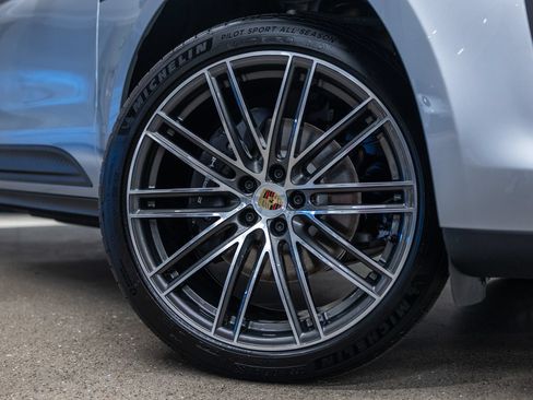 Certified 2026 Porsche Macan AWD/4WD image 16