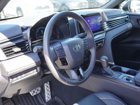 Used 2025 Toyota Camry SE FWD image 19