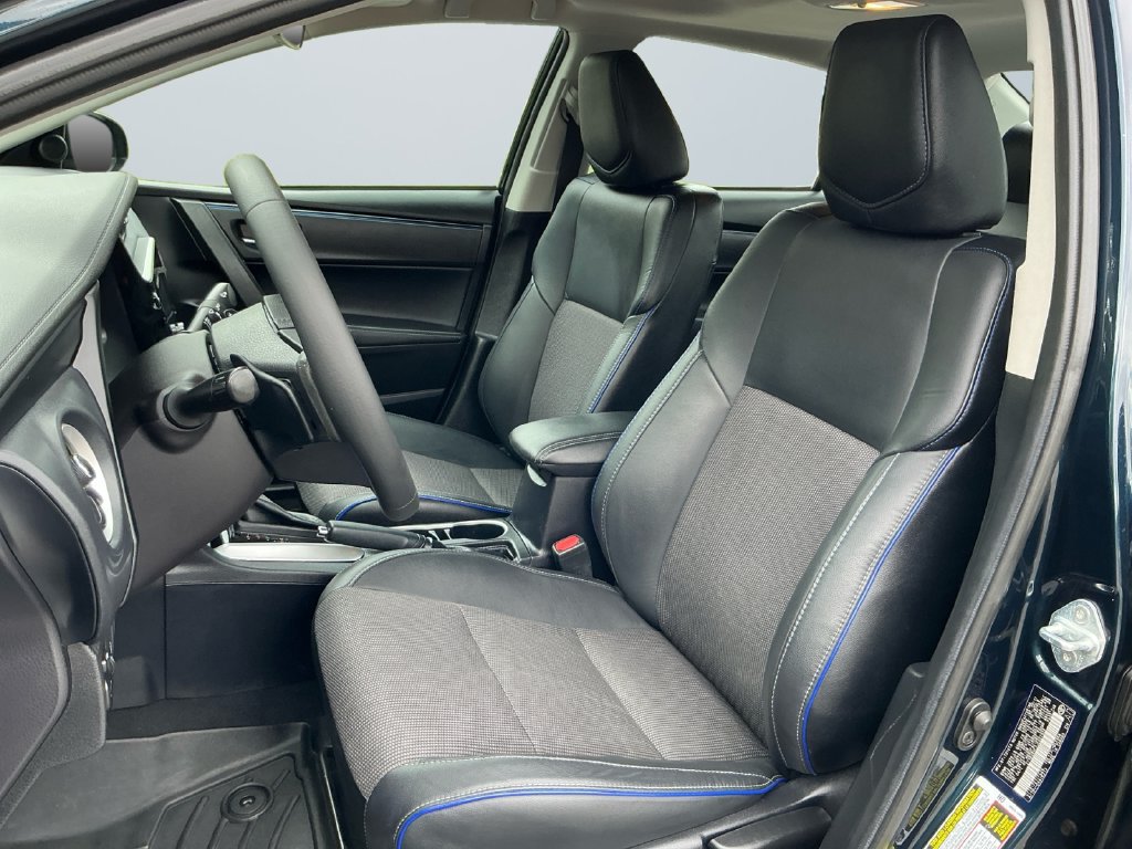Used 2018 Toyota Corolla SE w/ SE Premium Package FWD image 10